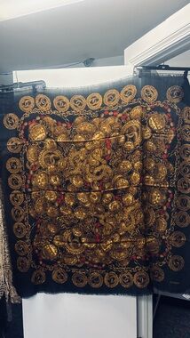 Rare Vintage Chanel "31 Rue Cambon" Oversized Shawl - 70% Wool / 30% Silk